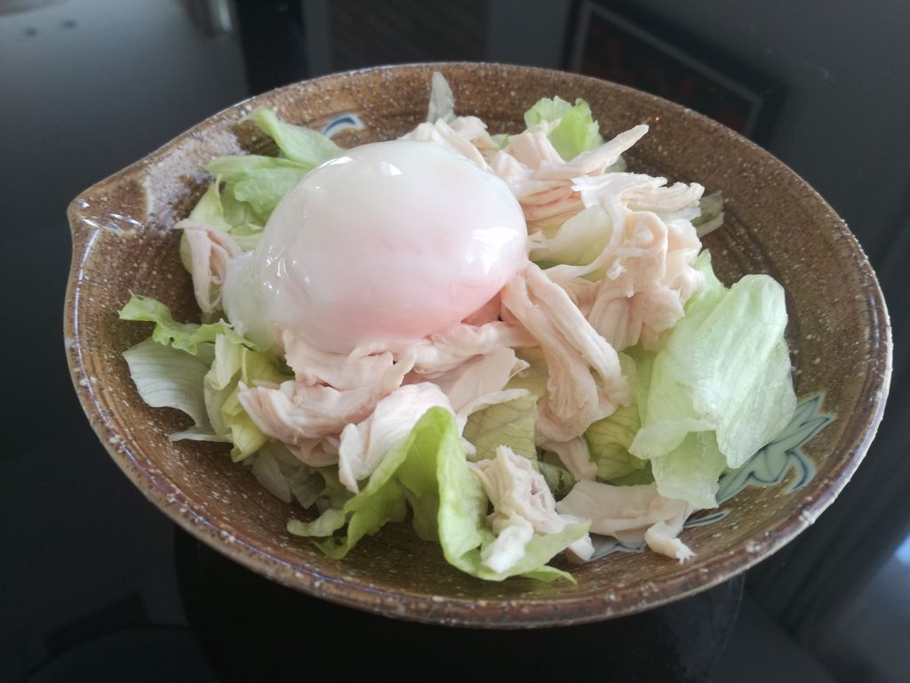 鶏ささ身と温泉卵のレタスサラダ ふくろうママのお料理ノート